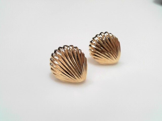 14k yellow gold shell earrings - Kelly Wade Jewelers Store